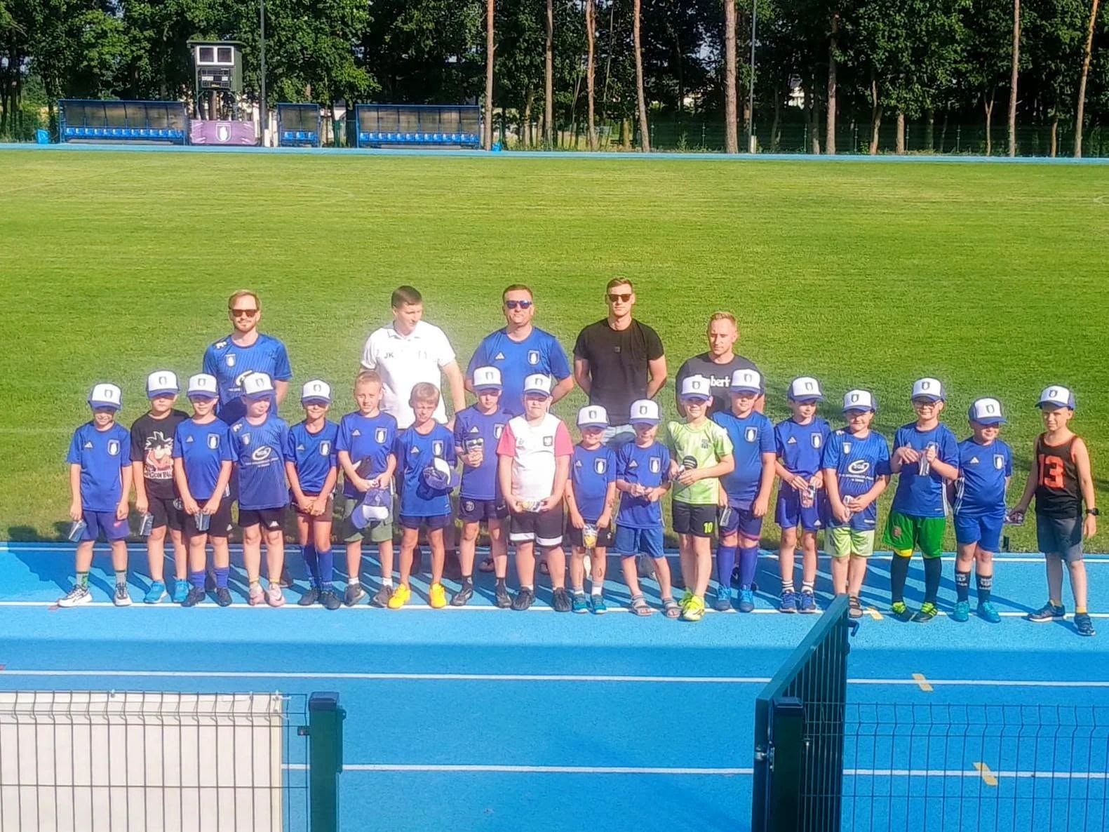 Akademia Noteci Łabiszyn zakończyła sezon. Czapki i pizza dla zawodników — zdjęcie 9