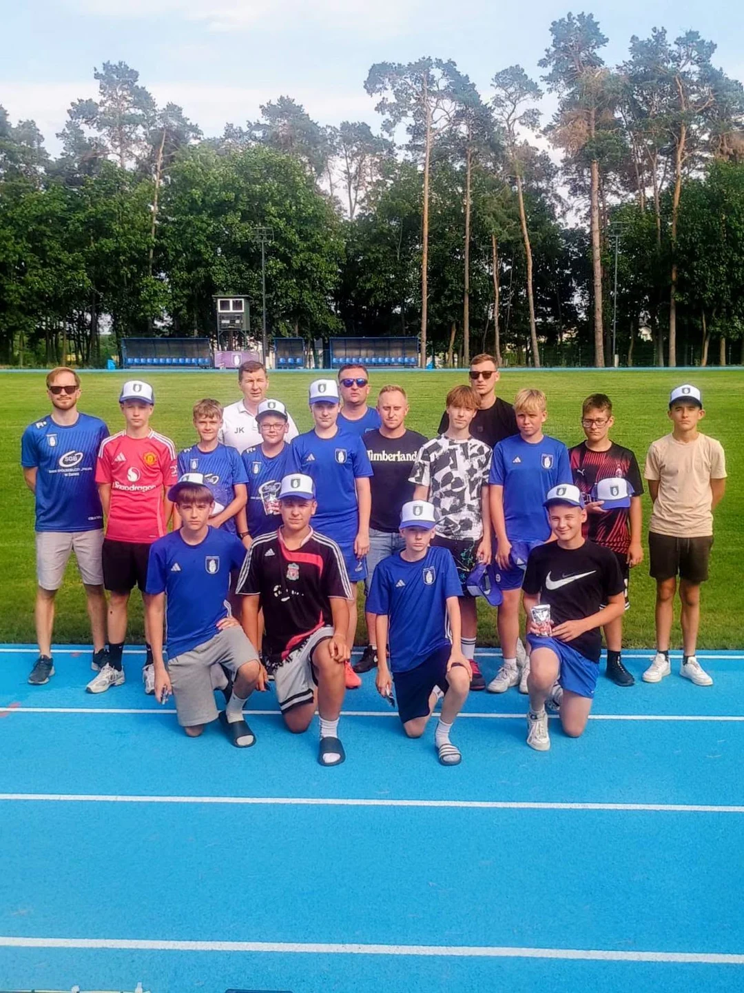Akademia Noteci Łabiszyn zakończyła sezon. Czapki i pizza dla zawodników — zdjęcie 12