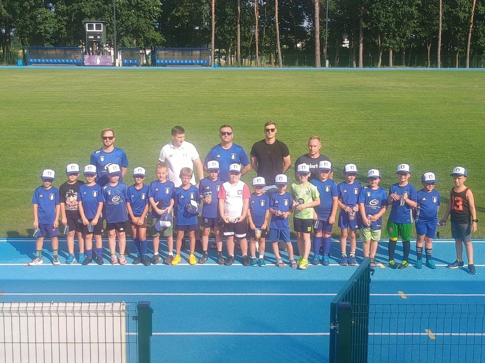 Akademia Noteci Łabiszyn zakończyła sezon. Czapki i pizza dla zawodników — zdjęcie 17